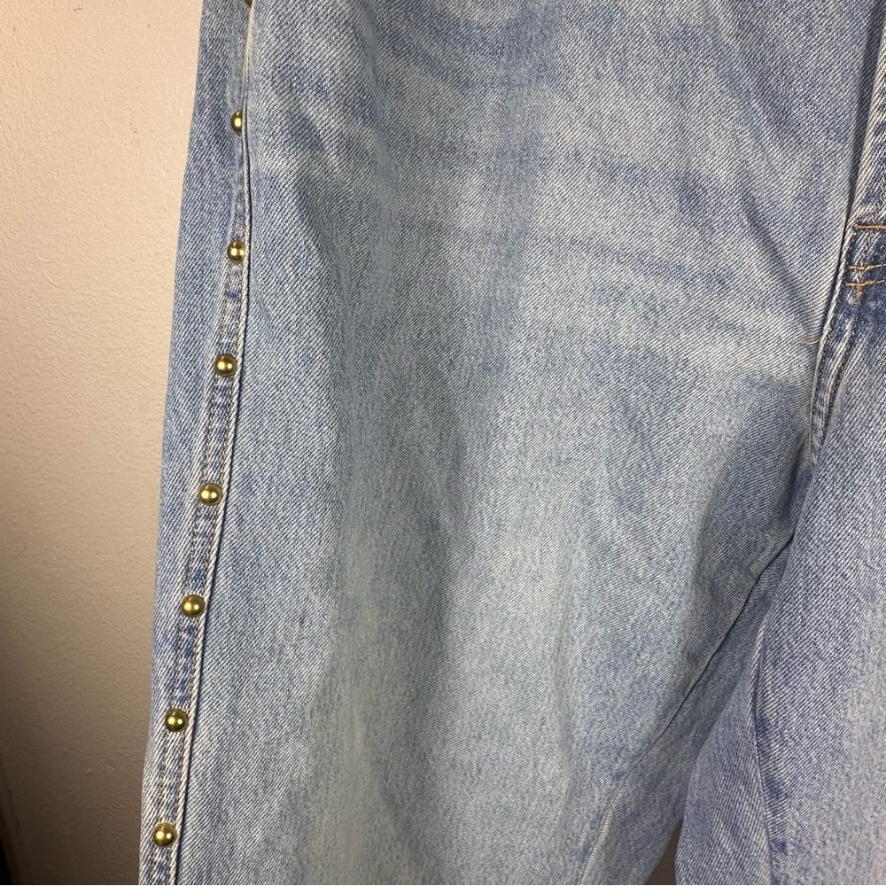 Universal Thread Sky Blue Relaxed‎ Jeans - Picture 2 of 8